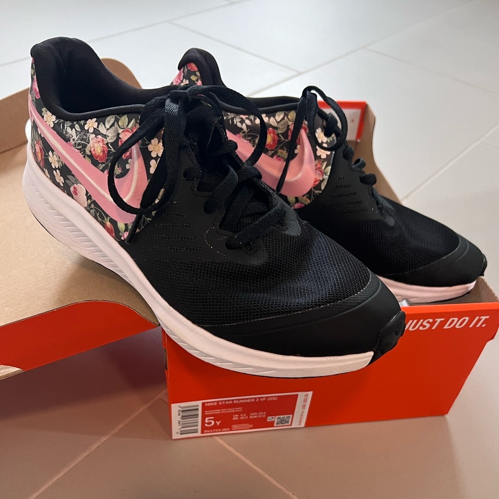 Floral Nike Star Runner 2 VF - sz 5